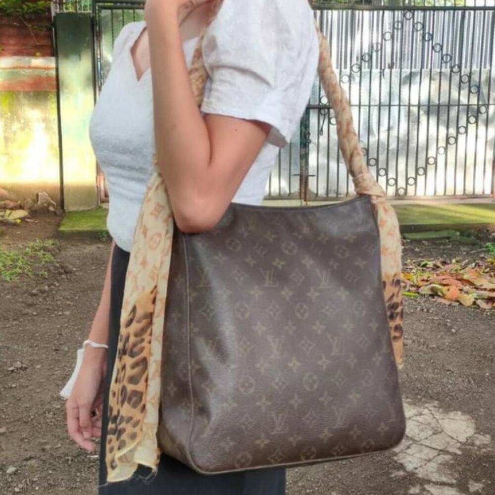 ⭐🔥AUTHENTIC🔥⭐Authentic Louis Vuitton Looping GM Shoulder Bag
